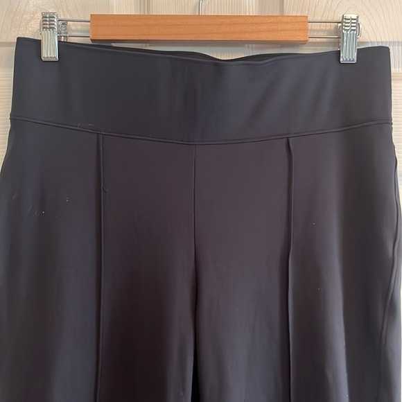 Mondetta brand size L high waist with elastic stretch flared leg leggings. - Picture 2 of 7